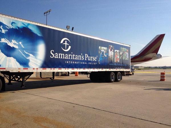 BGEA's tweet photo. Happening now: @samaritanspurse is loading 100 tons of supplies to air lift to Africa for the Ebola fight http://t.co/Pu3dWwTDMR
