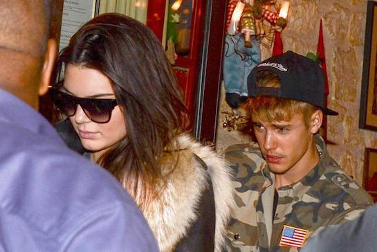 mtvspain's tweet photo. Han pillado a @justinbieber y @KendallJenner juntos. ยฟInfidelidad o amistad? #PoorSelena http://t.co/uzUEckw6Ub http://t.co/VOJa1gkwsh