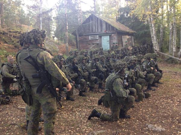 Vegarus's tweet photo. @AGardberg Lammö. Uudenmaan prikaatin aliupseerioppilaat hätyyttivät vihulaisen erikoisjoukot pois. #mpk210 http://t.co/LCqF7nTHFN