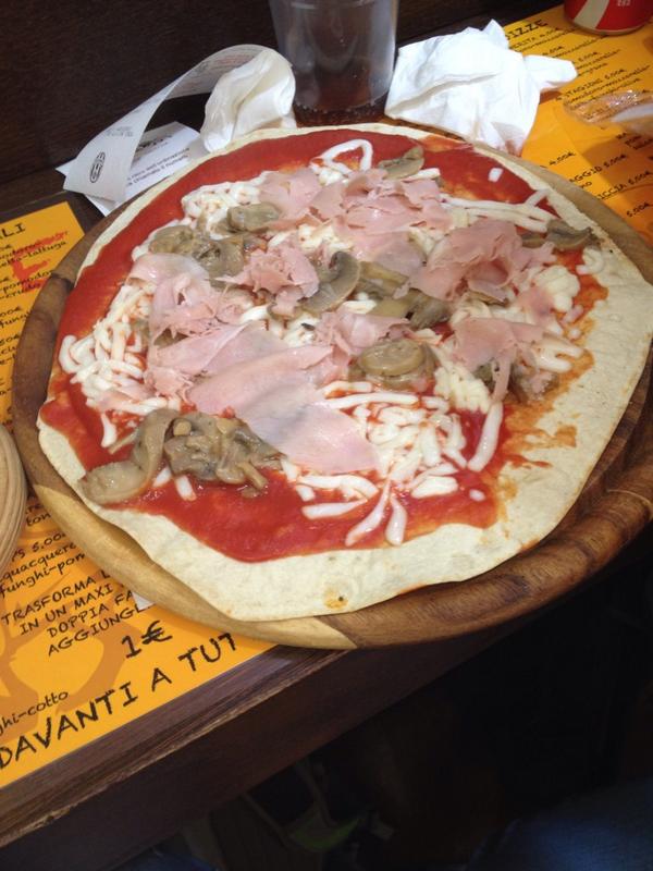 Real_SonnoTime's tweet photo. @wwwbigbaldhead Italian food is the best in the world 😂😂😂 http://t.co/xvZII50EwB