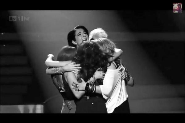 LM_mixerES's tweet photo. We'll always be together 💕 #LittleMixAtVSFS #littlemixalbum3 http://t.co/LxznwXCEME
