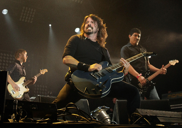 DailyMirror's tweet photo. Campaign to bring @foofighters to Cornwall has become 'fastest grossing' crowdfunder in the UK http://t.co/kZCkFi1PSP http://t.co/dNB3QjVFei