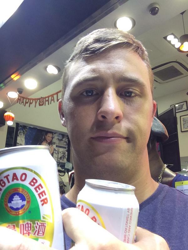 daynejans's tweet image. Having a beer while @Alix_Owens shops around #HongKong. #iwilldoone #atatime