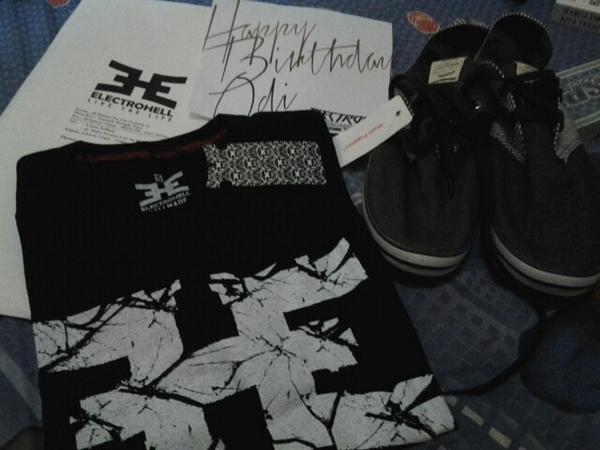 odialfando1's tweet photo. Thanks @littlemissliana buat kado supernya.. :D @ElectrohellBali http://t.co/hzGLq8bGuI