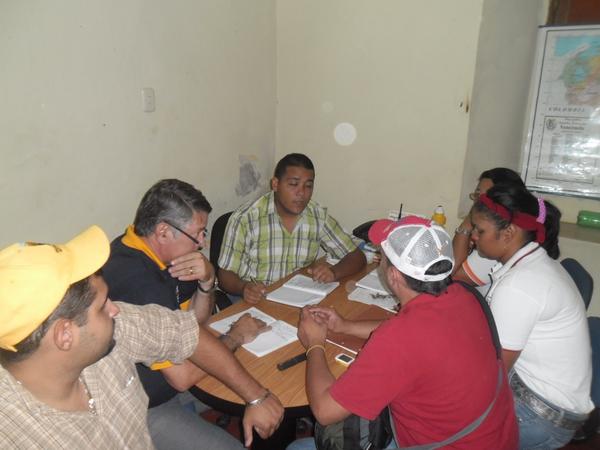 jpsuvaraguasur's tweet photo. Juventud se reúne con el Distrito Escolar. San Sebastian @FelixJPSUV @danielfperdomob @CarylBertho @marbelinares http://t.co/e6K4qmSPEq