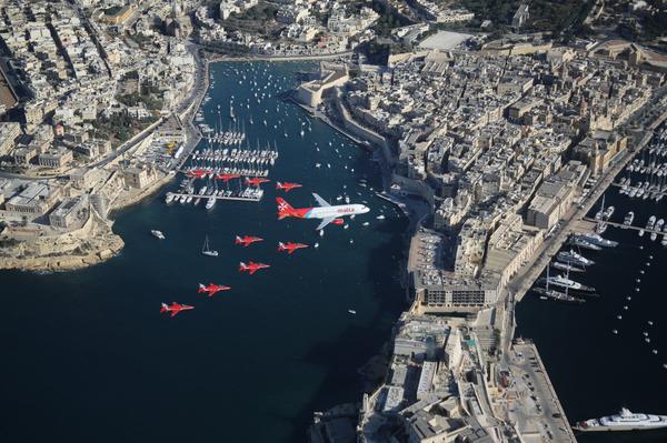 AirMalta's tweet photo. Flypast with @rafredarrows at this year's @MaltaAirshow: a great way to celebrate our 40th!
http://t.co/4juqJjgZXE http://t.co/ieSZPJUbzs