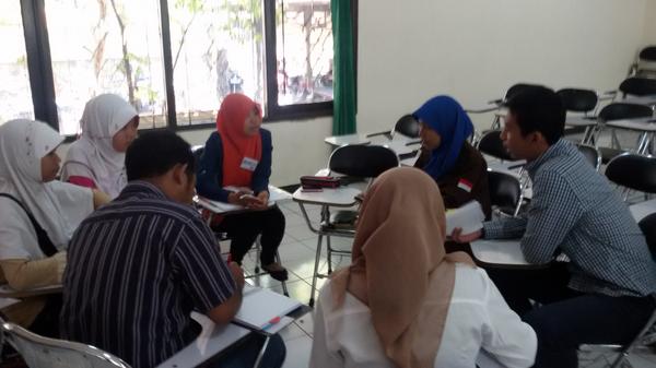 Komisi 3 yg dipimpin <a href="/bhayangputra/">M J Bhayangkara P</a> sedang berdiskusi ttg legislasi di psikologi kepada peserta magang