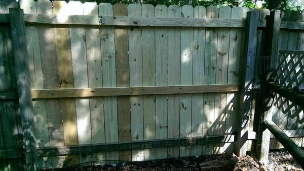 19_mccarty's tweet photo. Tom and I  fixing a local vets fence. Thanks Tom! http://t.co/qGQ72HJ6V7