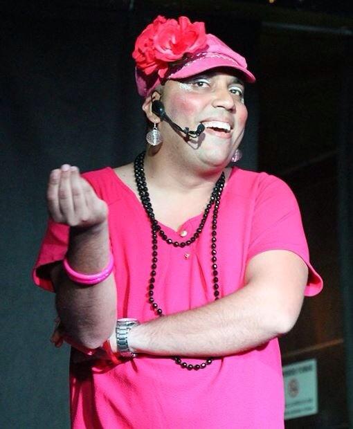 LA CHARLOTTE ESTA LISTA PARA HACERTE REIR ESTA NOCHE!! No te la pierdas. Todas para uno y uno para todas!! 7pm