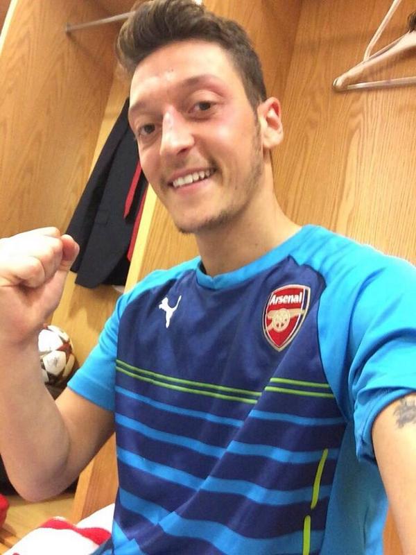 4:1 - our present for Monsieur Wenger's 18th Arsenal anniversary! #happy #UCL #AFCvGAL #GunnersOnFire