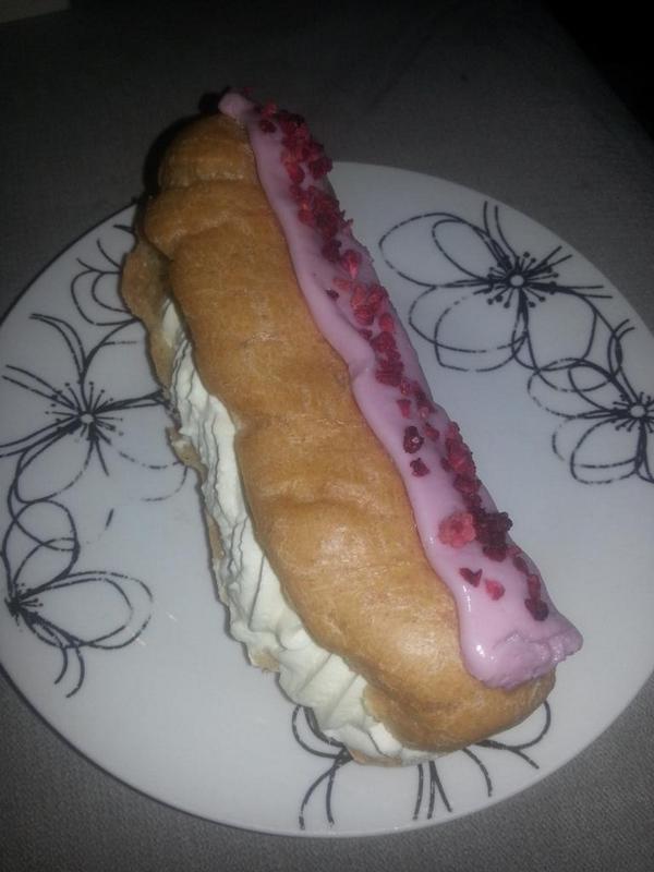 joeyroo's tweet photo. Midweek treat. Feeling very naughty... #RaspberryEclair #NomNomNom http://t.co/iGw15tro2a