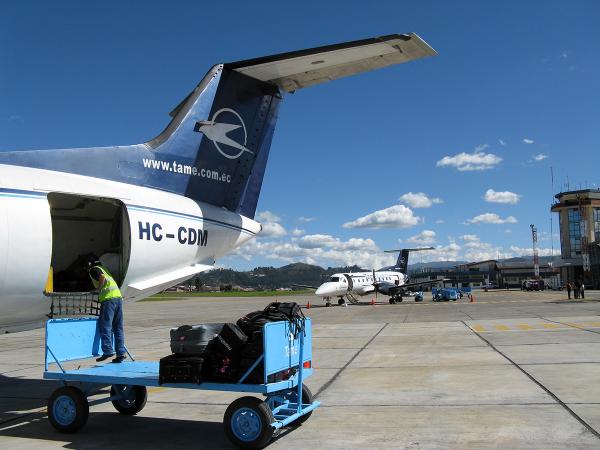 n_larenas's tweet photo. En 2008 #TameXpress #Embraer120 #Saereo operaban para #Tame. Vistos #AeropuertoCuenca @AviacionGYE @AviacionEcuador http://t.co/y6nfFdlxce
