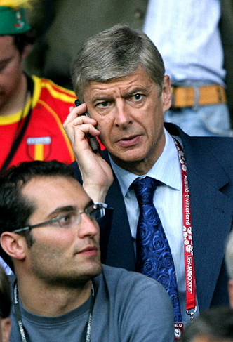 K1Says's tweet photo. Wenger: "No Louis, you can't have Danny Welbeck back" http://t.co/CdADIjZAtZ LOL!!!