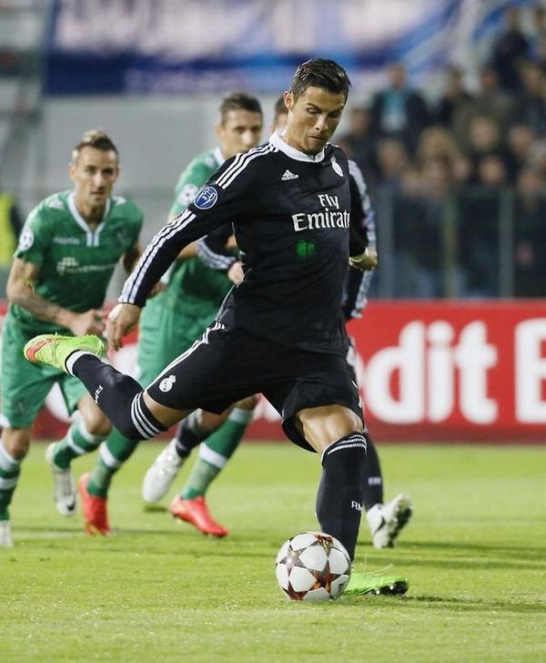 TheCristianoFan's tweet photo. Cristiano Ronaldo has scored 54 goals in 53 games for Real Madrid in the Champions League. #HalaMadrid #ucl http://t.co/9VPXkXRsgV