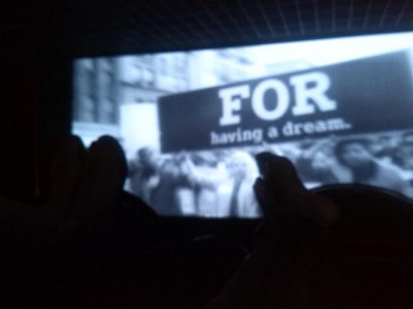 233Cris's tweet photo. Cine en pareja 💕 💕 💕 @deboragalleg http://t.co/nDJuIZBJHf