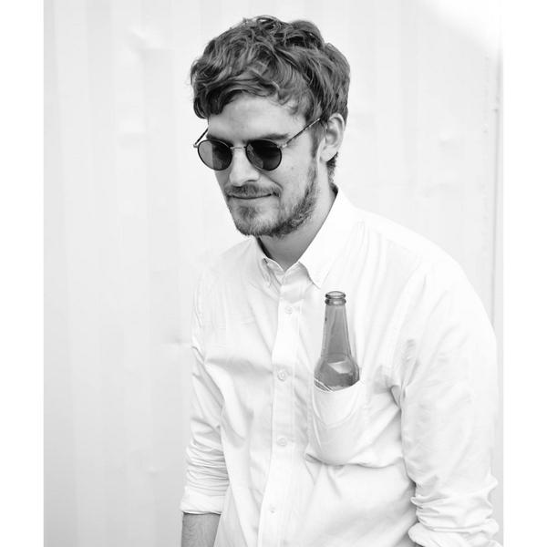 We're #craaaving "Snow In Newark," the lastest from <a href="/ryanhemsworth/">ryan</a> soundcloud.com/ryanhemsworth/…