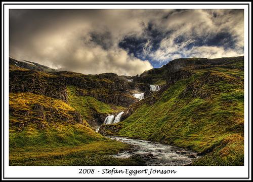 Klifbrekkufossar í Mjóafirði maps.google.com/maps?z=1&t=m&q… #iceland