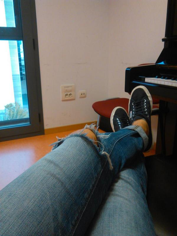 MarinadOrfeo's tweet photo. Estudiar en una cabina del superior puede conllevar un problema para tu concentración:que te toque un vecino virtuoso http://t.co/jzEPSQF2Mz