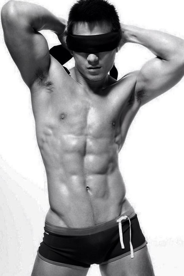 shirtless4ever's tweet photo. #blindfold #sexy #abs #hunk #muscles #gay #asian http://t.co/ZLKmcCMeqR