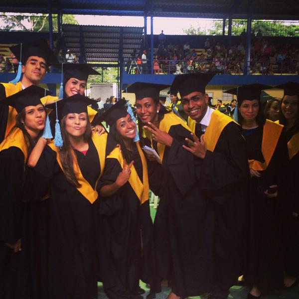 mariantejada30's tweet photo. Graduacion💙 http://t.co/FiwH21iHrx