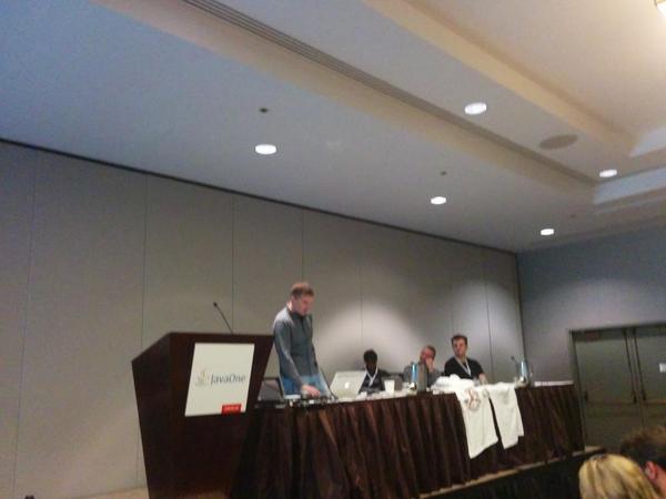 Kfroelund's tweet image. Due to a full room @AdamBien invites participants to join him on the stage. Truly unorthodox practices ☺ #JavaOne