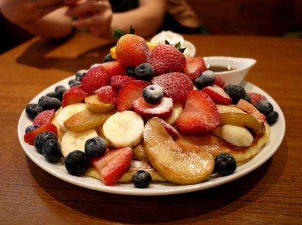 pan_pan_cake's tweet photo. 【店】カフェカイラ

ハワイアンサイズ ♡￥2300♡　

ハワイの「ベスト朝食賞」を受賞した、フルーツたっぷりのパンケーキのお店！
友達とシェアしてね https://t.co/OtI0uHPjRr