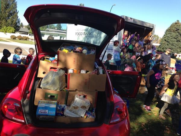 Leth_Herald's tweet photo. Lakeview Elementary School just filled two VW Bugs with donations for @lethfoodbank #feedthebug #yql http://t.co/VOhzwsK0QG