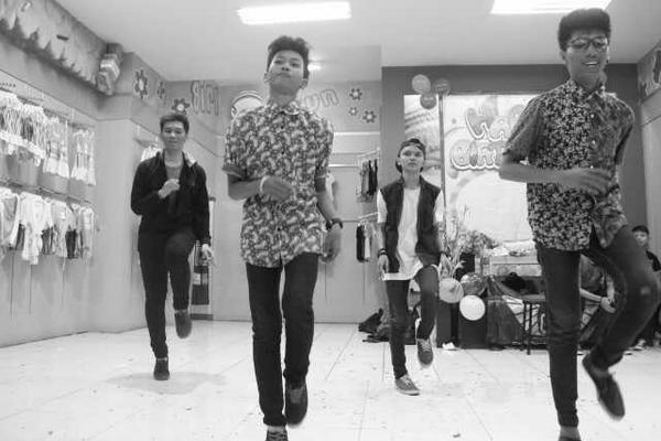 <a href="/We_FSquad/">Featuring Squad</a>