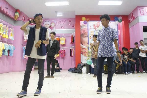 <a href="/We_FSquad/">Featuring Squad</a>