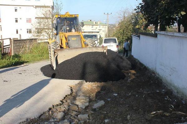 cuneytyemenici's tweet photo. Osmaniye Mh . Seda sk. Asfalt yama çalışmamız. Her noktada yol çalışmalarımız devam ediyor http://t.co/SGsHbAqKmX