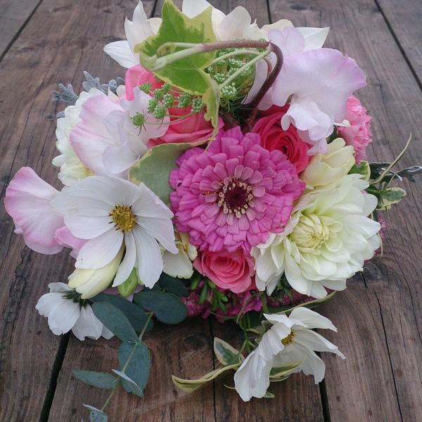 #NIweddinghour checking in with beautiful blooms #bridesbouquet #weddingflowers #grownherenotflownhere
