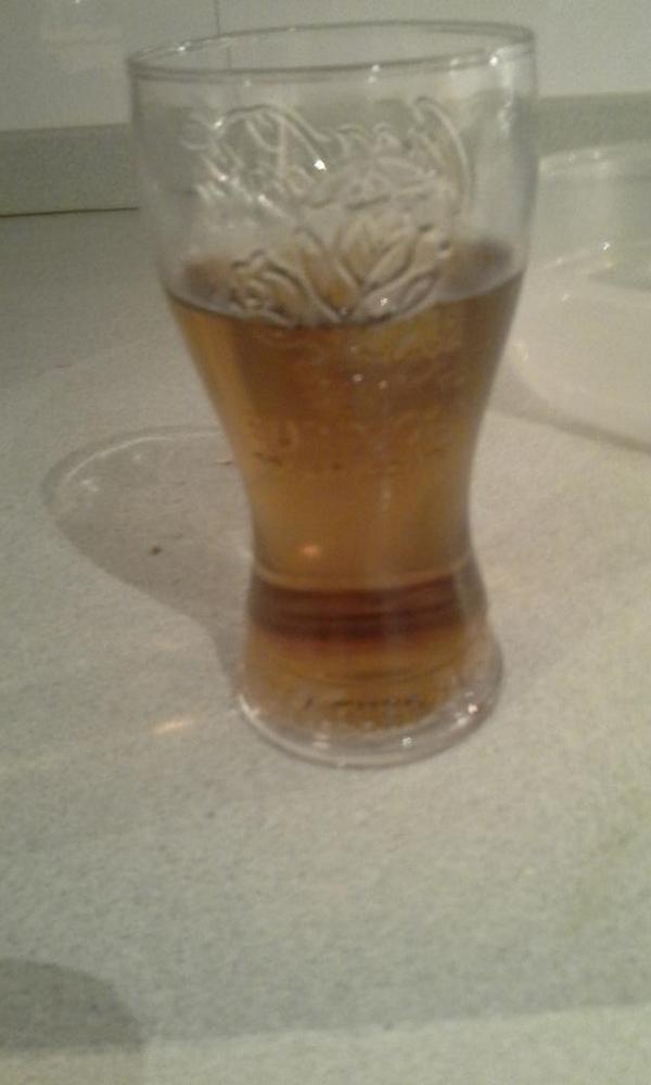 Gonzarotti's tweet photo. Este es el color de una cocacola en mcdonals ??? #holaaa #ladrones sabe a agua sucia http://t.co/BsE1d9qr5m