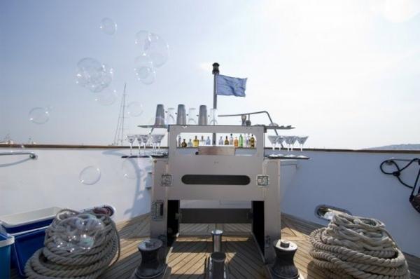 Cocosbars's tweet photo. #cocosbars en un velero #cocteles #cocosbar #rumba #bartender #follow #followme http://t.co/NOScyIr0Uh