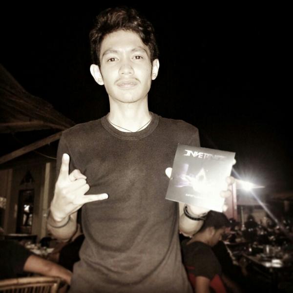InVerno_ID's tweet photo. Metal Guitarist Aed qodrie buy the original album,thanks for support us #inverno_cadas http://t.co/AwlkBTk87L