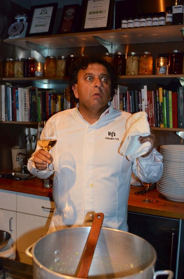 BCfoodieblogger's tweet image. Fall day- #PerfectHeat #PerfectFlavors @Vijs_Rangoli #Kabobs #Portobello #Paneer also gr8 running into #ThisChef!