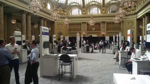 GretchenA's tweet photo. Everyone's outside for a walk! #wellness RT@holgermu: A classy - but quiet (lunch time? ) - #OracleHCM Expo. #oow14 http://t.co/4O0XSznGdo