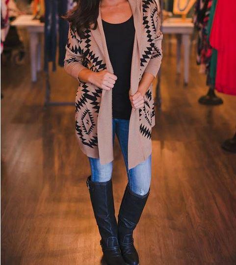 TopOutfits's tweet image. This cardigan is too cute!
