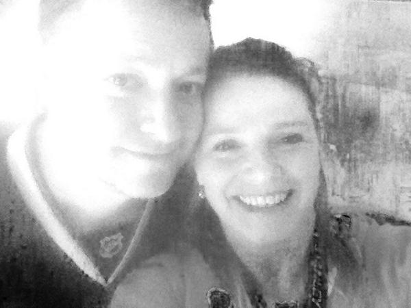 CarrTraceyfit's tweet photo. #cheerOnChicago @NHLBlackhawks . At preseason game! Lovin it! http://t.co/9amRV6Yl47