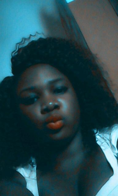 AyilaraOmotola's tweet photo. Kisses,its my birthday month,yaay♥ http://t.co/Dc3oIXZGrL