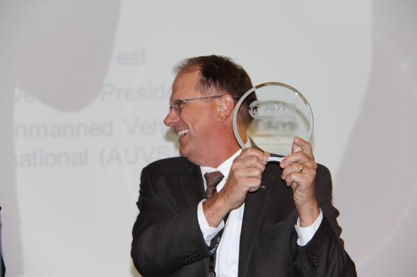 At lunch the <a href="/CascadeAUVSI/">AUVSI Cascade Chapter</a> Chapter thanked our Pres. Eric Folkestad for two amazing years of leadership. #SiliconSky