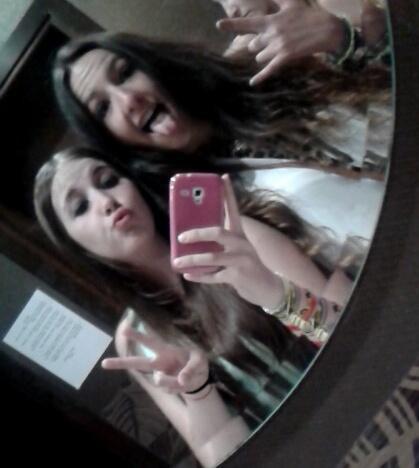 clucuack's tweet photo. "@HenarDiaz17: Feeliiiz cumpleaños por ultima vez a mi piña bonita @clucuack 💕💕💕💕 http://t.co/Xoiq2ZyWW4" graaaaacccias mi piñita!!