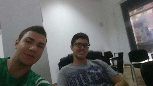aecaminou's tweet photo. @Novi_one. @AdrianTote_18. Mañana no la lies Tote, apto seguro y Balbastre después del puente Grandes jajajaja http://t.co/mmJSxVJFKx