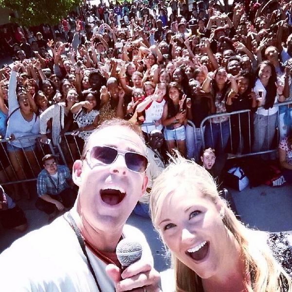 end1065's tweet photo. Haaaayyyy Monterey Trail! You guys are awesome #KAMpusConcert #SacKAMFam #CrowdSelfie ( - @CKontheRadio @AshZonAir) 👏 http://t.co/s9sOF55Dqw