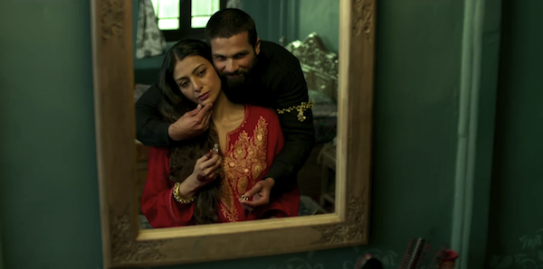 Clearly, this is one of Vishal Bhardwaj's signature images. Spotted it anywhere else? :) #Maqbool #7KhoonMaaf #Haider