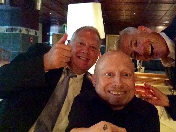 DrewNeisser's tweet photo. Lunchtime fun w @petekrainik @vernetroyer #cmoclubsummit #looq http://t.co/LhNcK5xC1E
