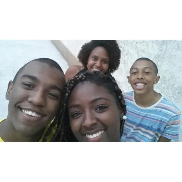 Marllon_santoos's tweet photo. Caraca passar o dia com vcs é sempre divertido 💚💚💚 #Bdaydamaren #friends #divertics http://t.co/1qkg7TDHdJ
