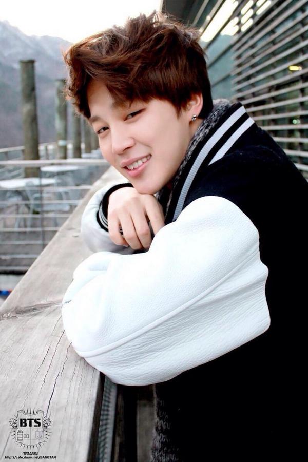 Bts妄想 へへ 目が合うと照れながら笑うジミン その 久しぶり だから私も照れてしまう 久しぶりに会えて嬉しいよ 私も そんな返事をすると顔を伏せてるジミンは耳まで真っ赤 Btsで妄想 Http T Co Duqktmnsuo