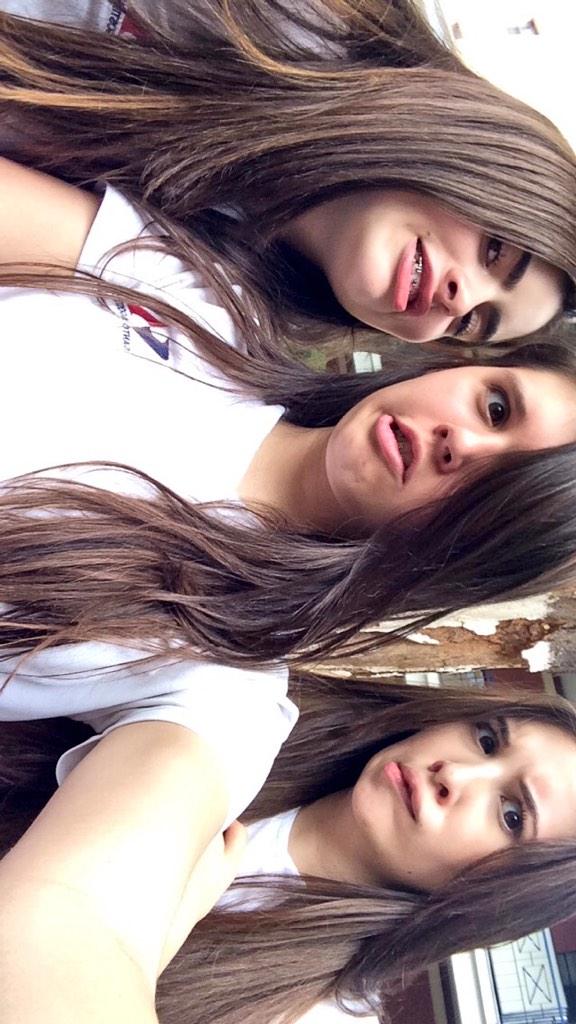 juuh_cenni's tweet photo. bizarras preferidas 💜😂 #Thogs @SofiaLamatta @laura_v1 http://t.co/Q7kGE6rD0m