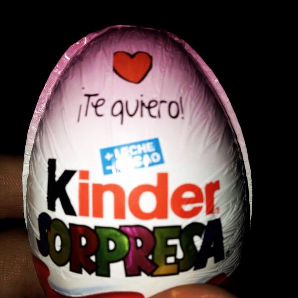 duannyferreira's tweet photo. #kindersorpresa #chocolateday #buenasnoches #mydarling @xirro46 💏🎁 http://t.co/ZgXTolT1ri