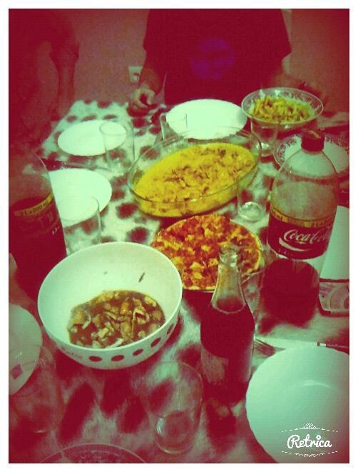 IsobelGonGar's tweet photo. Riquisima cena por cortesia de nuestro chef particular @luismilla17 Nos ha encantado todo!!! Gracias guapeton ;) http://t.co/CKsizsmg3l